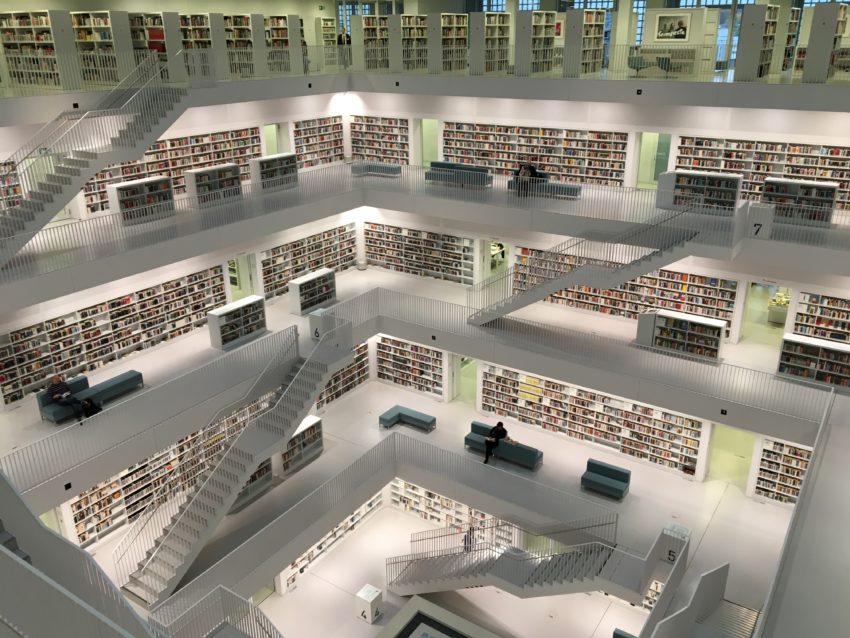 Intérieur d'une bibliothèque 