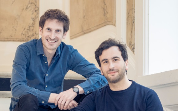 Les deux fondateurs de la banque pro Qonto
